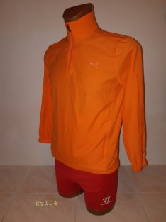   GY104   PUMA   L-es (12év) narancsszínű pulóver. Széldzseki anyagú.