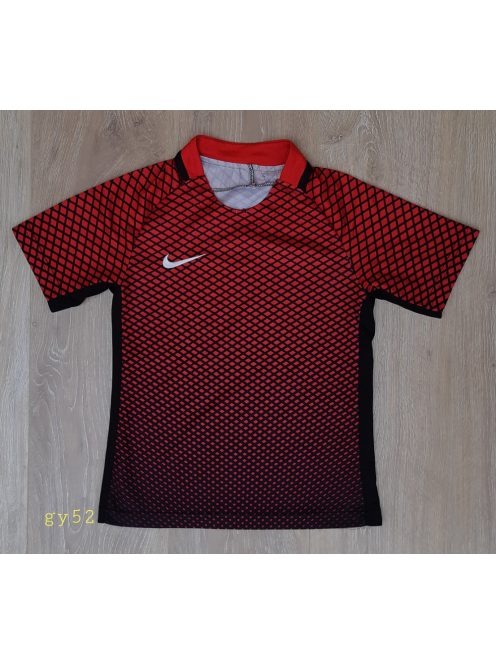GY52   NIKE  piros/fekete hálómintás póló (MEZ)