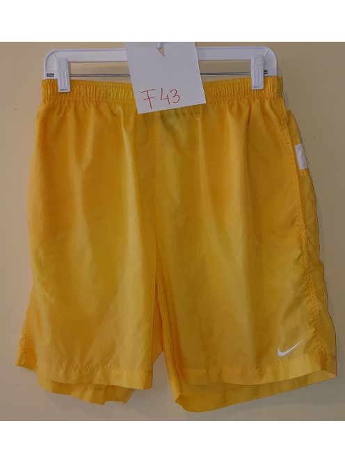 F43    NIKE citromsárga/fehér pipa,hátulján nagy méretű NIKE felirattal, rövid nadrág,orkán anyagú fürdő nadrág